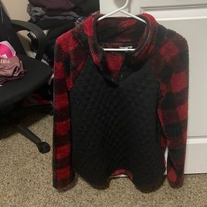 Cute Buffalo plaid pull over!